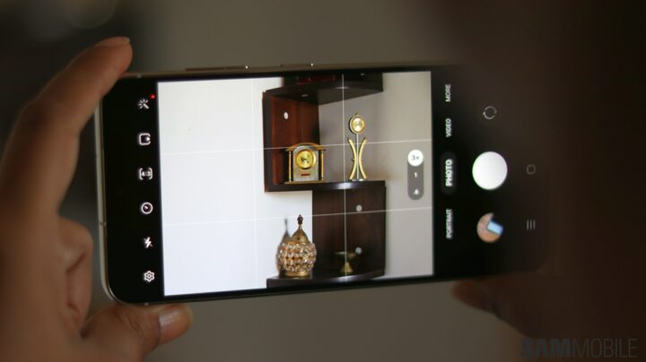 The camera blackout issue on the Galaxy S23 and Galaxy S23+ is frustrating users