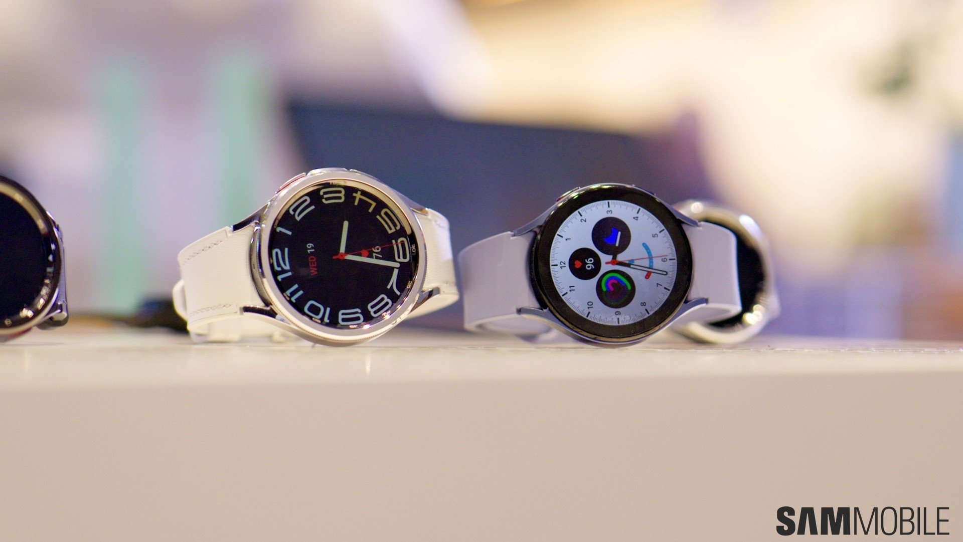 Samsung, it's time to let go of the round smartwatch - SamMobile