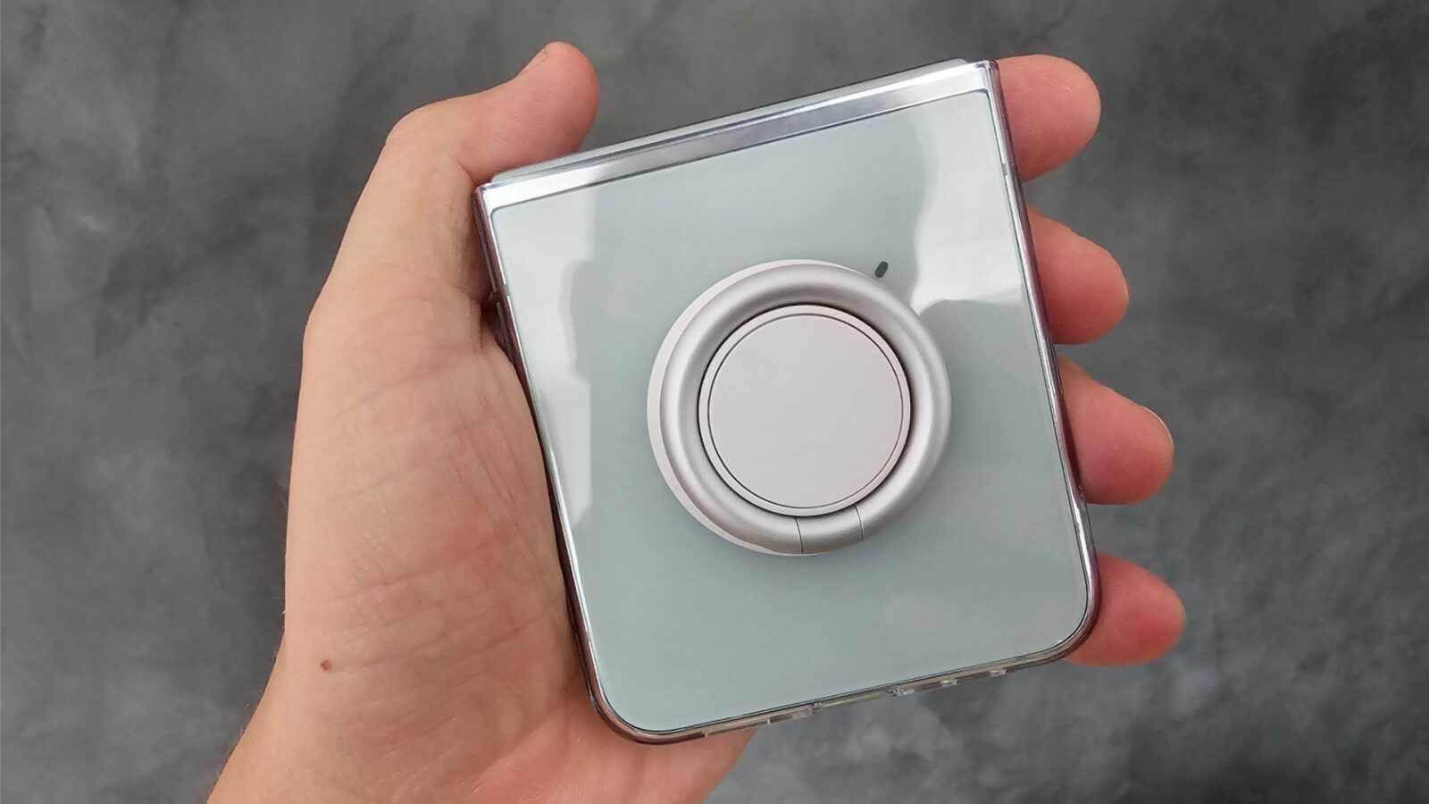 PSA This is how Samsung Galaxy Z Flip 5's Clear Gadget Case works