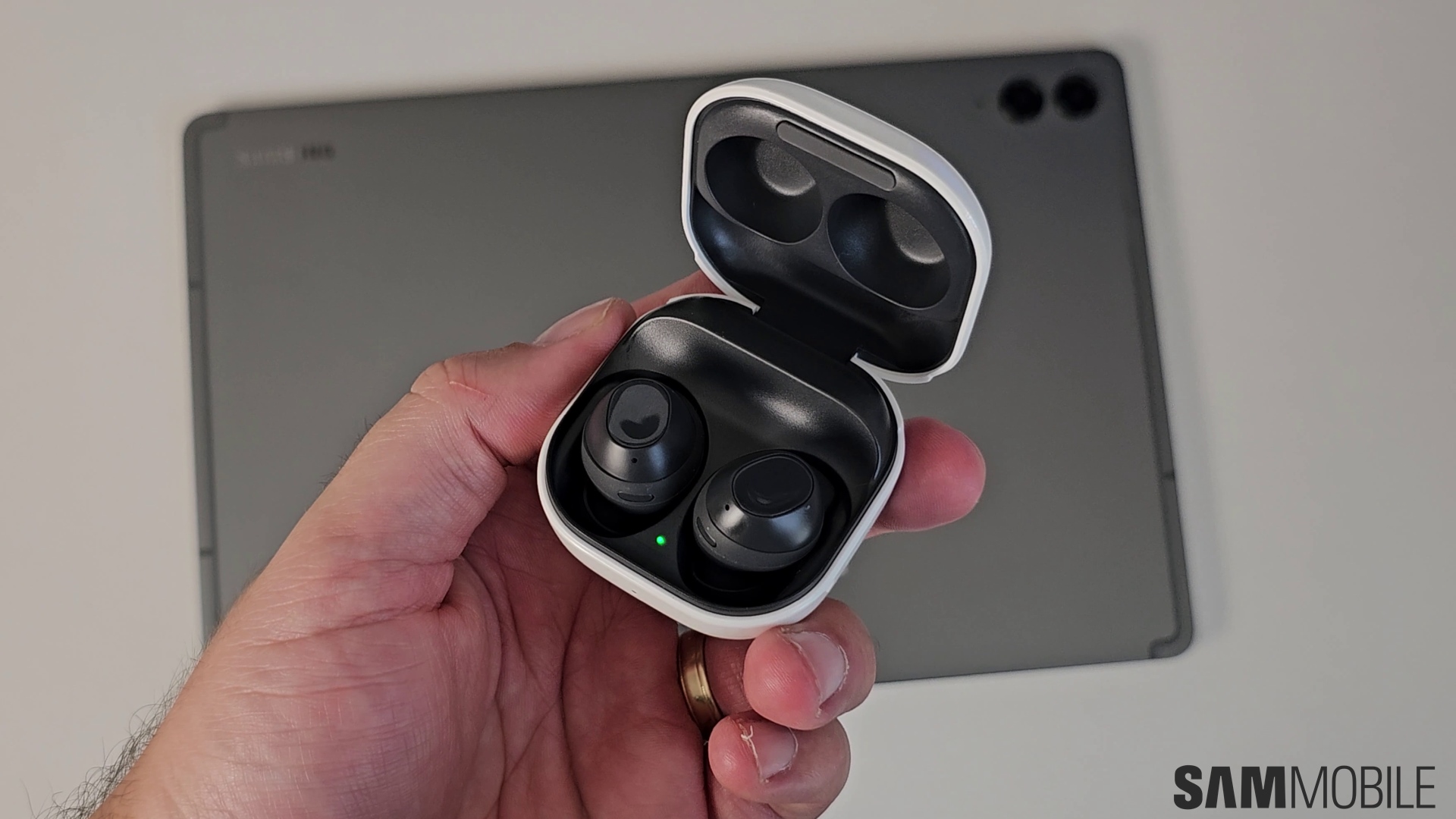 Samsung Galaxy Buds Core Features ANC Long Battery Life Despite Lower 