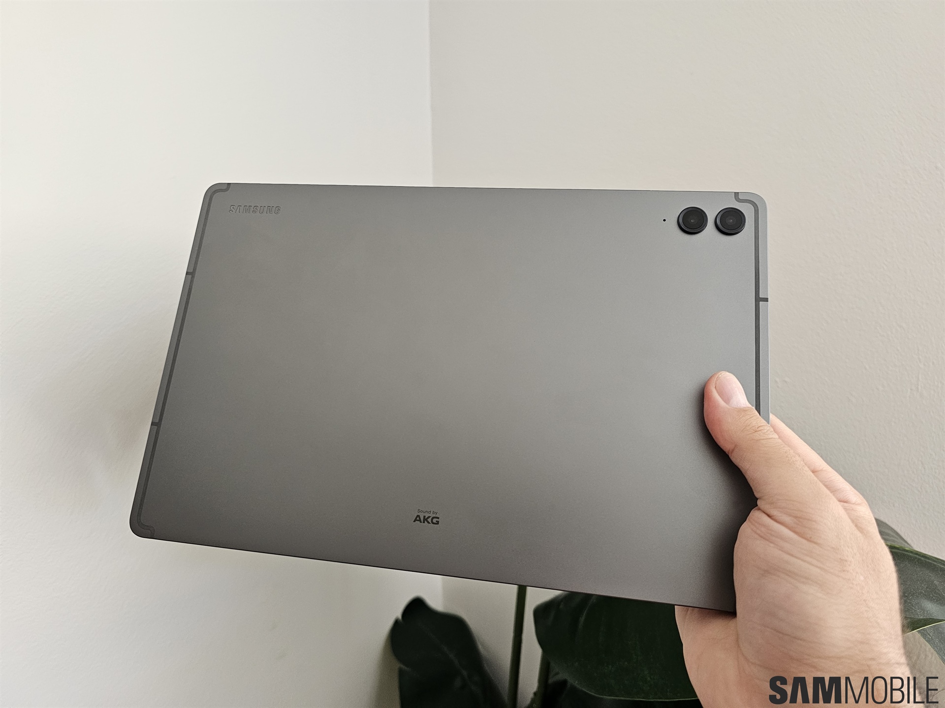 Samsung Tab S9 FE 5G in Gray