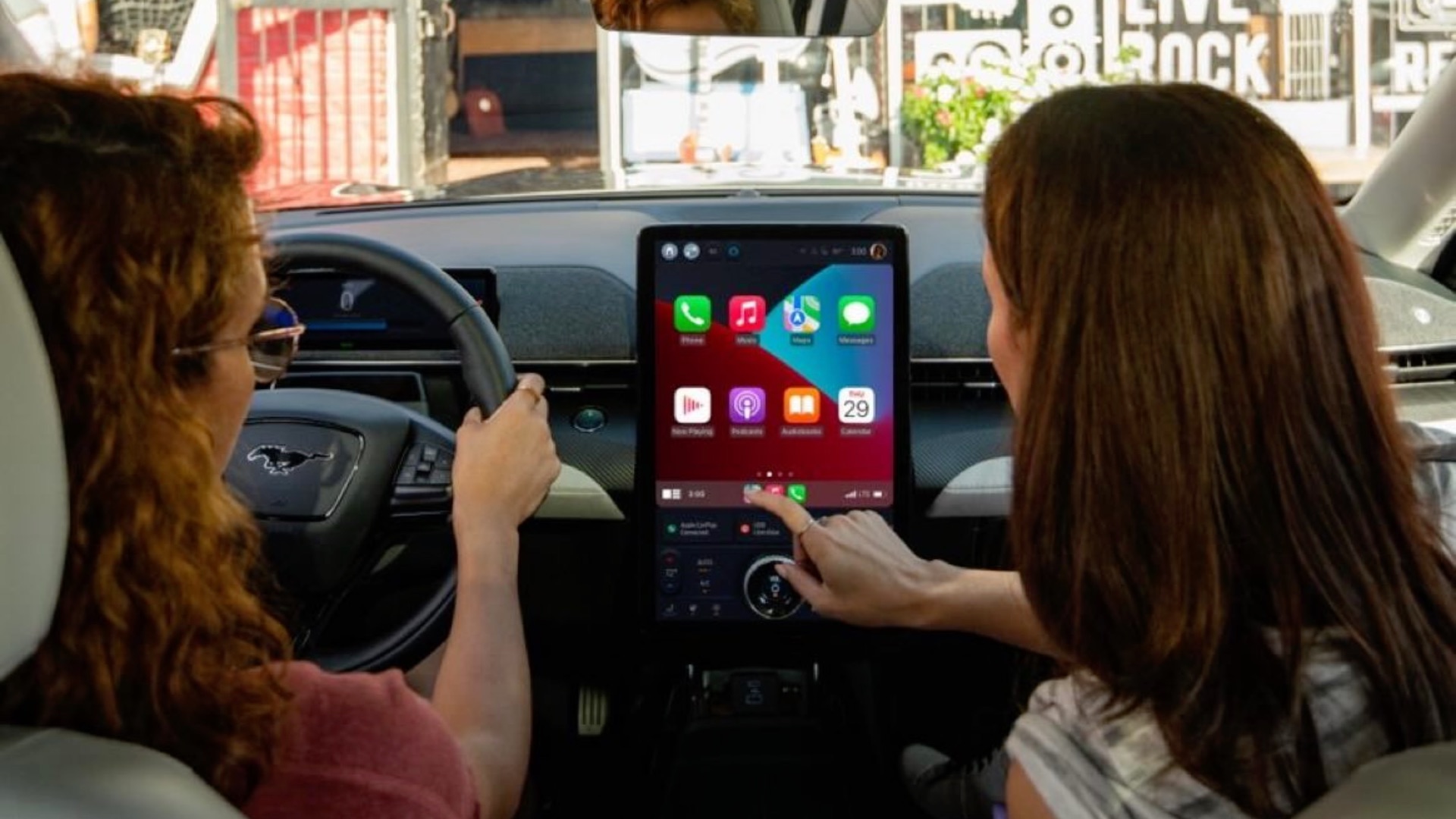 Apple CarPlay and Android Auto - What You Need to Know - A Girls Guide to  Cars