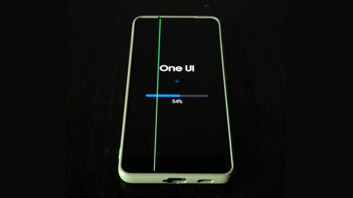 Software updates causing green line display issues on some Galaxy phones