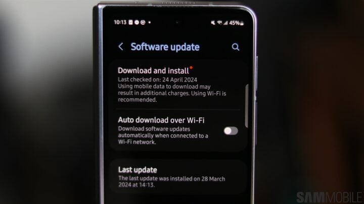De Galaxy Z Fold 4 en Z Flip 4 krijgen de eerste update na One UI 6.1