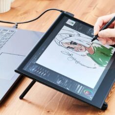 Wacom’s new drawing tablet uses Samsung’s OLED panel