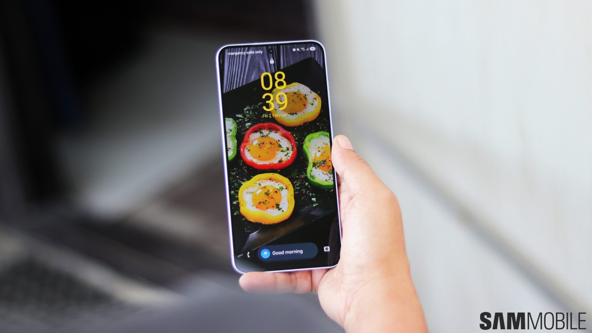 Samsung Galaxy S25 dengan desain yang elegan