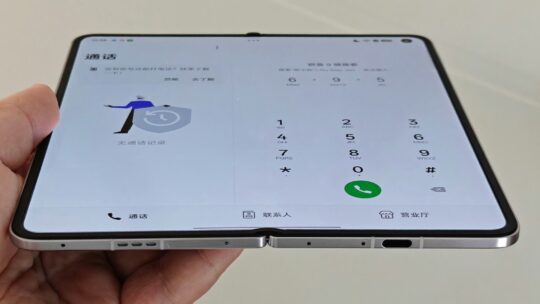 OPPO Find N5 USB Type-C Port