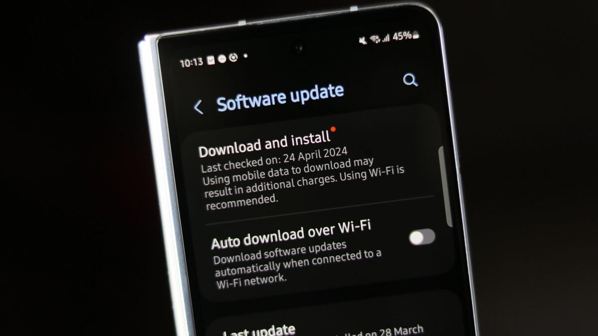 samsung galaxy s24 showing software update screen