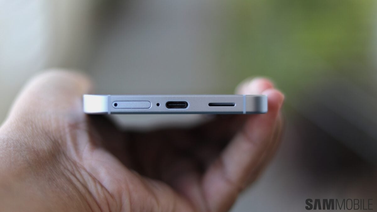 galaxy s25 design – usb and speaker