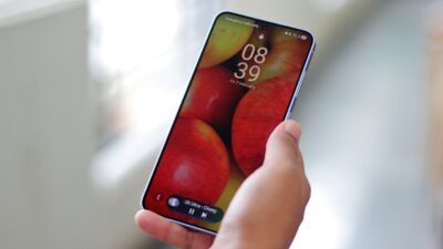 Hot Galaxy S25 deal in the UK: £100 off and a free Watch 7 worth £239