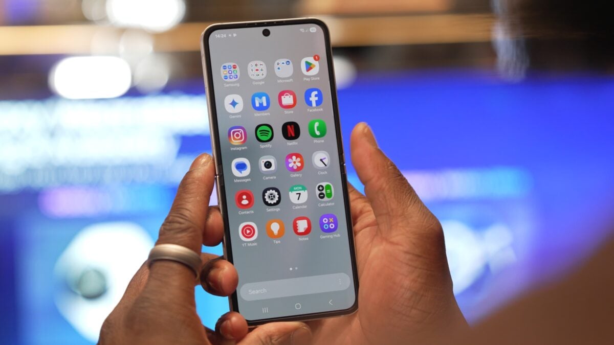Samsung Galaxy Z Flip 7 FE Display
