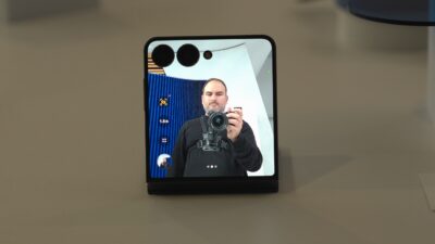 Tip: Switch camera controls on Galaxy Z Flip 7’s cover display for added convenience