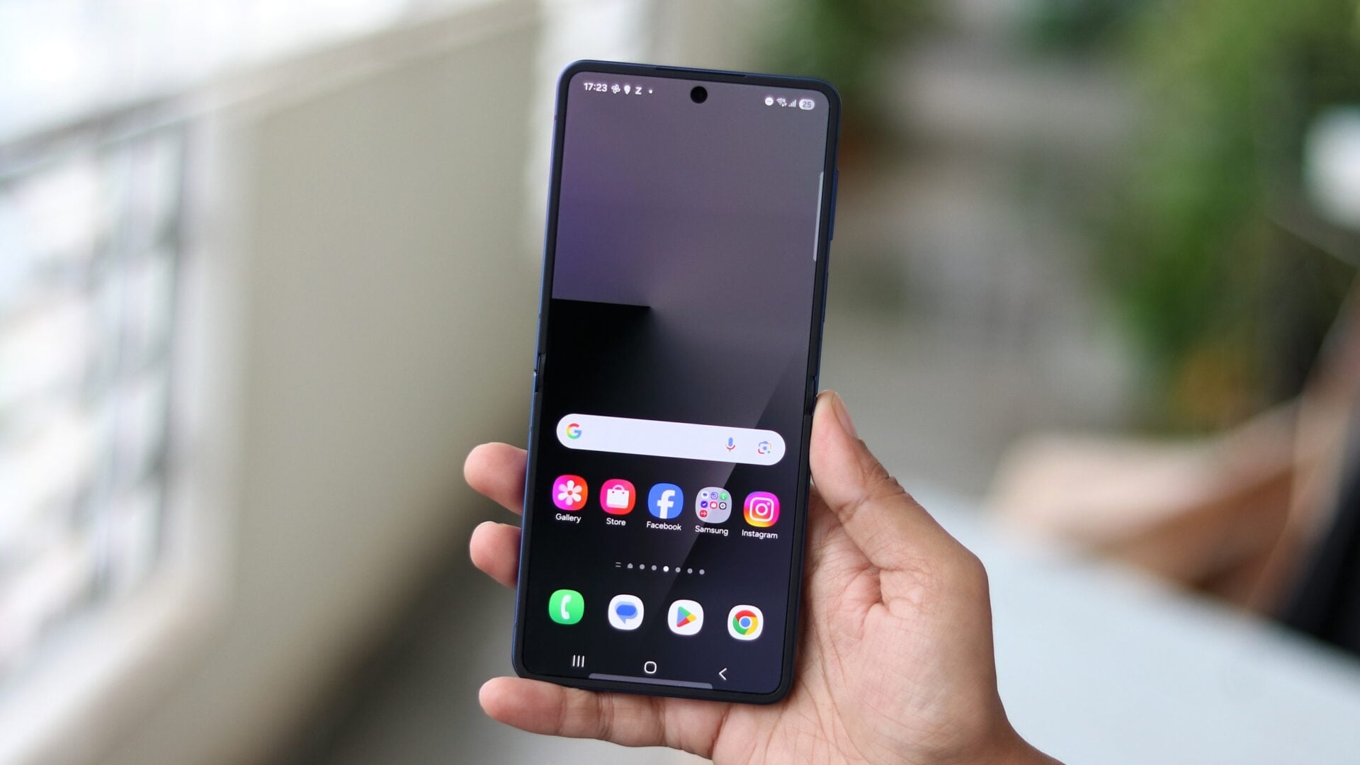 galaxy z flip 7 review – one ui home screen