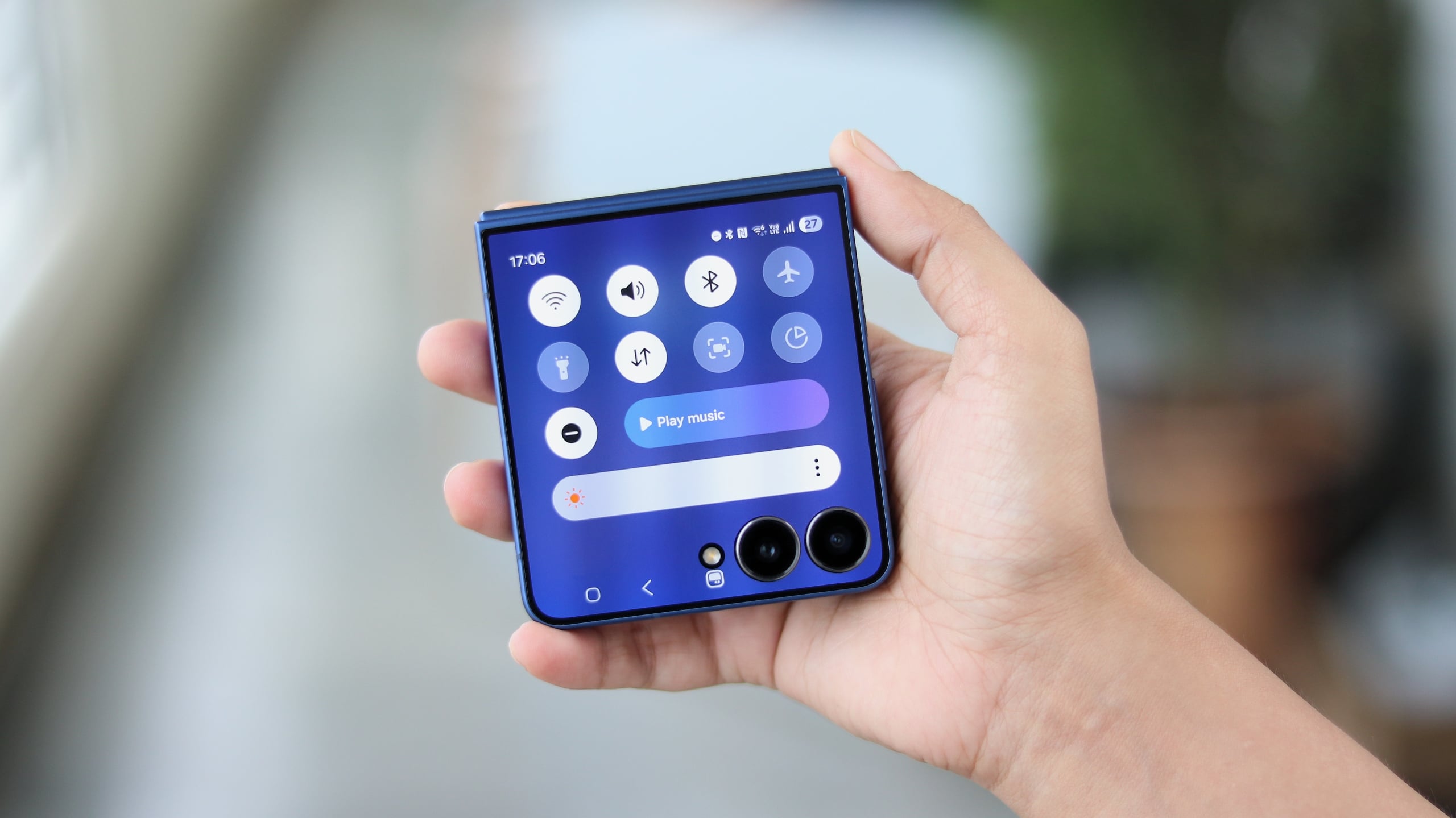 Galaxy Z Flip 7 is down to just $899 in the United States