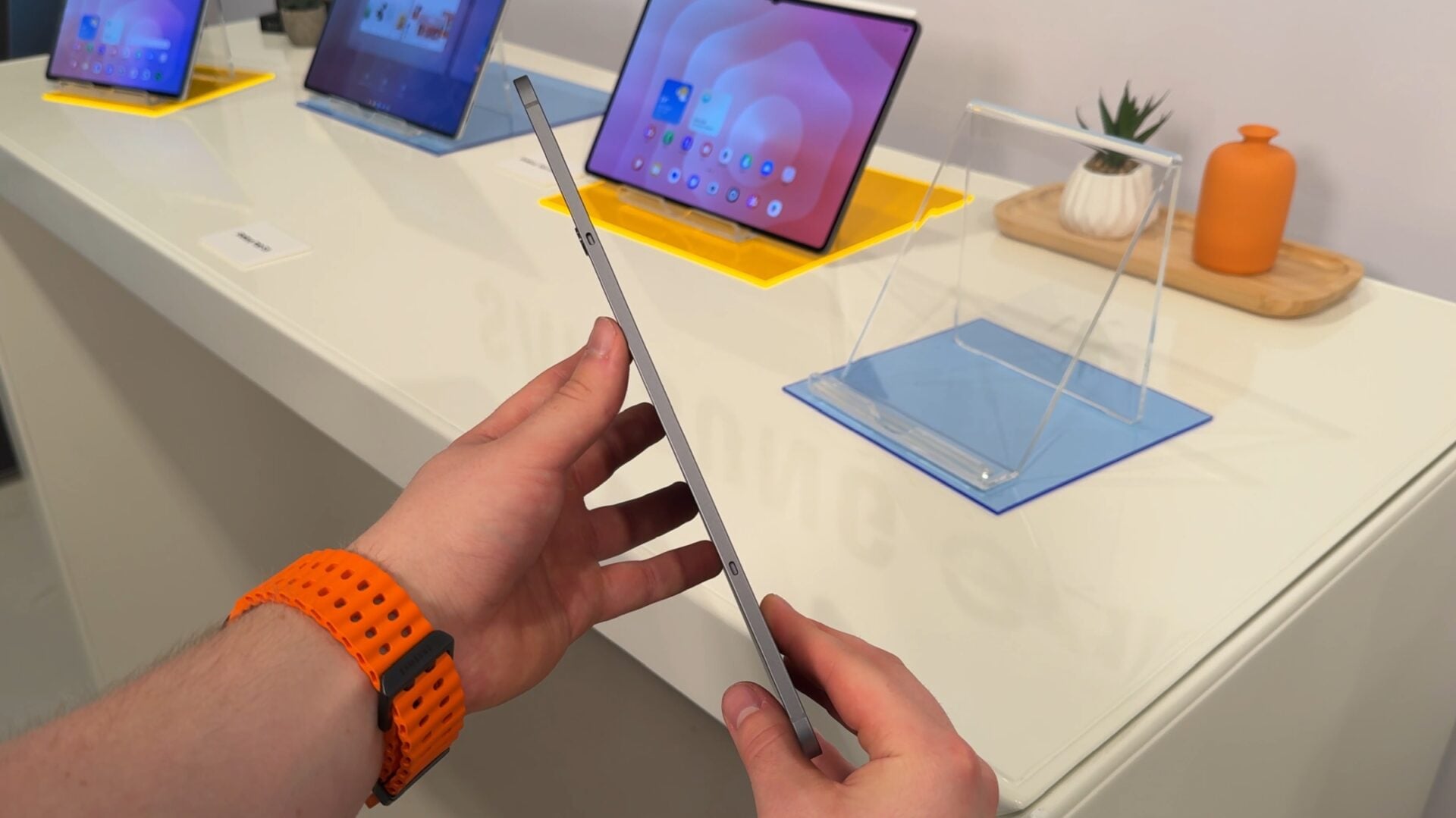 galaxy tab s11 ultra thin frame