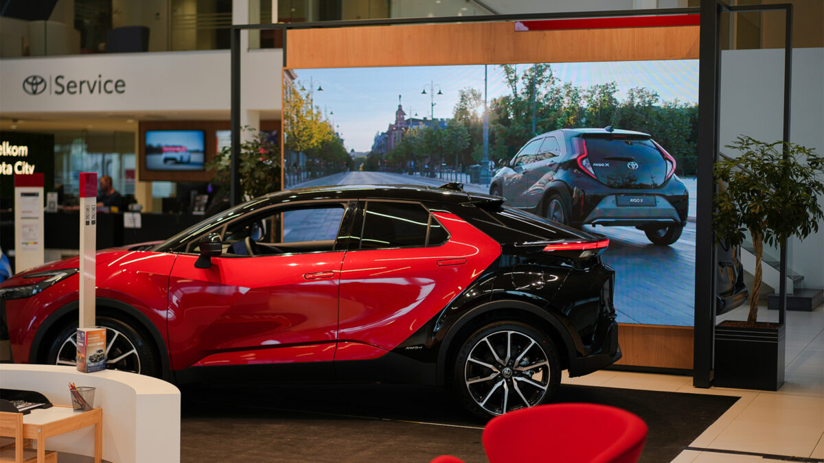 samsung expands its partnership with toyota to install samsung smart signange solutions at more toyota dealerships in key markets