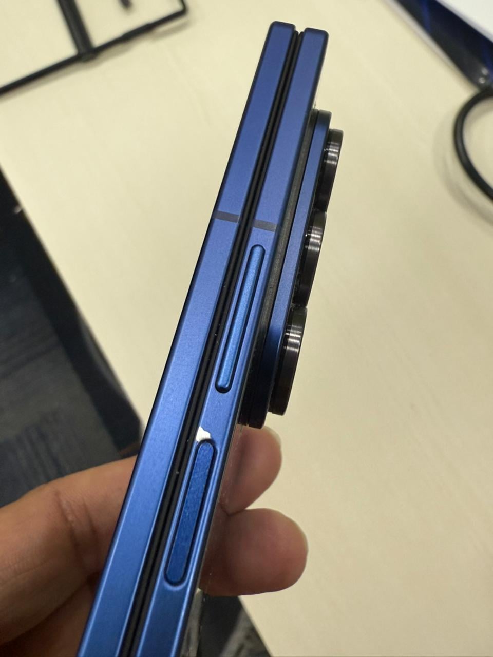 samsung galaxy z fold 7 paint chipping away