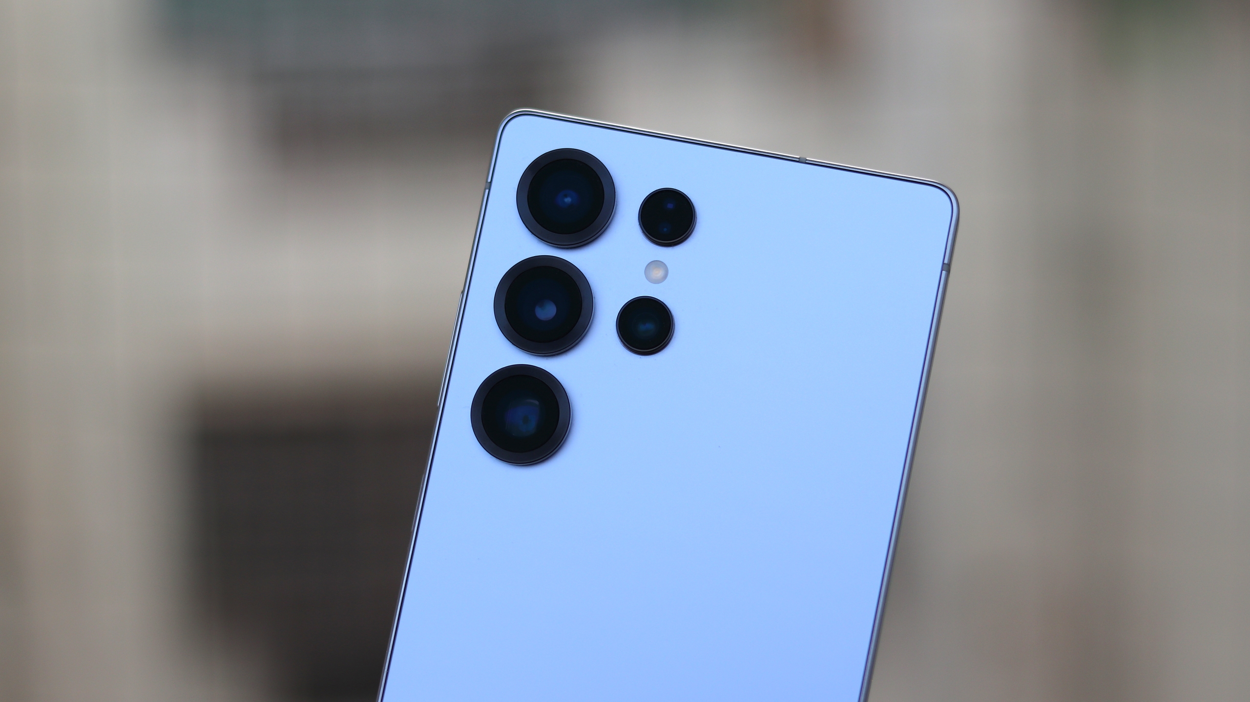Galaxy S25 may get Galaxy S26's Horizontal Lock camera feature with One UI 9.0