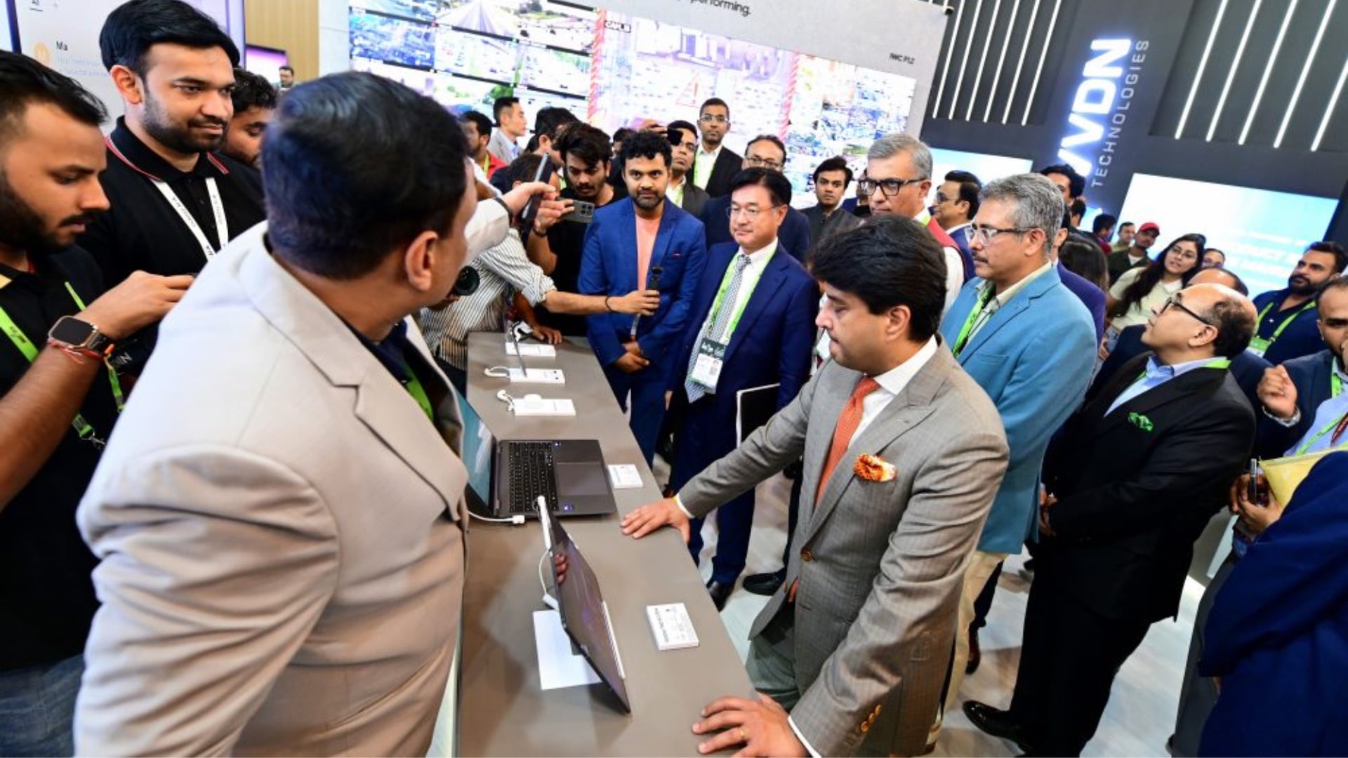 samsung booth indian mobile congress expo 2025 jyotiraditya scindia union minister communicationsr