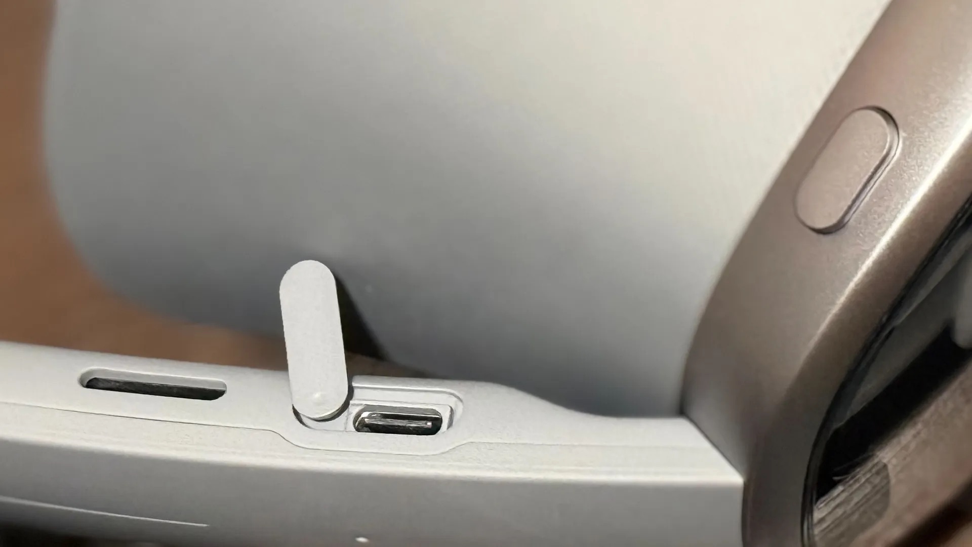 samsung galaxy xr usb type-c port flap