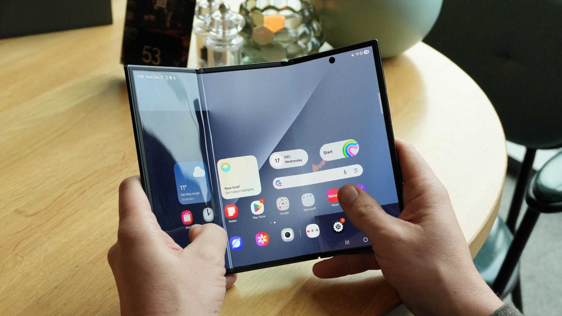 galaxy z trifold foldable display