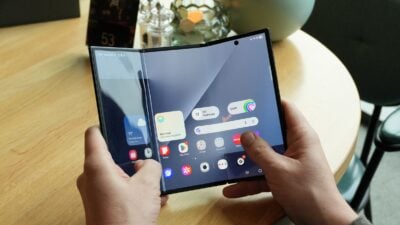 galaxy z trifold foldable display