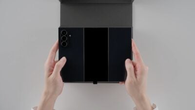 galaxy z trifold unboxing 4