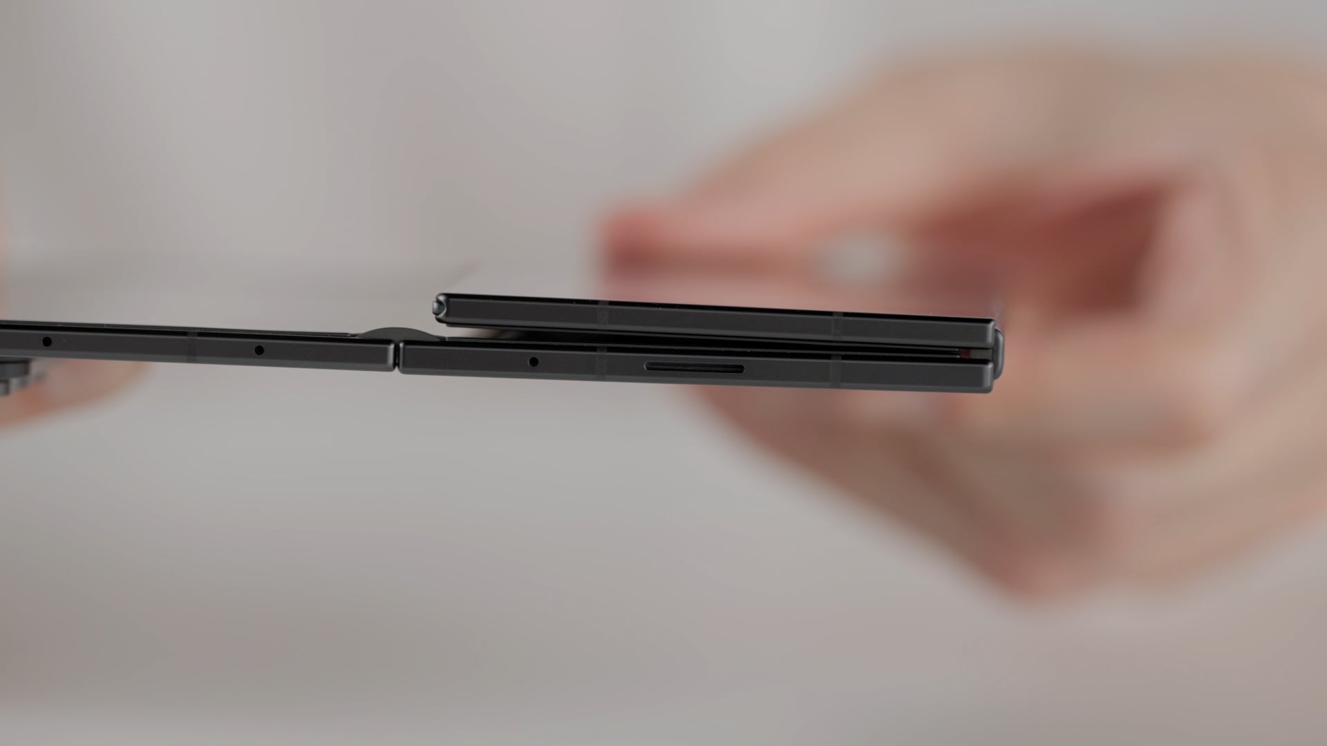 galaxy z trifold unboxing 7