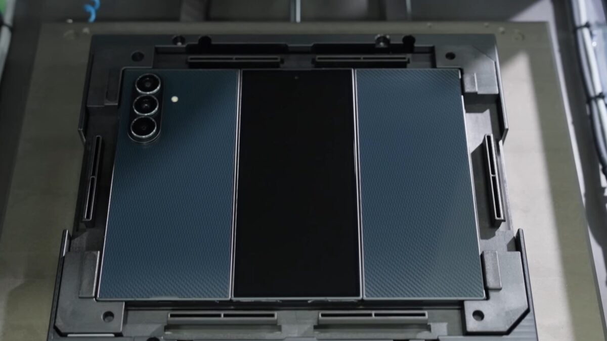 samsung galaxy z trifold assembly process factory
