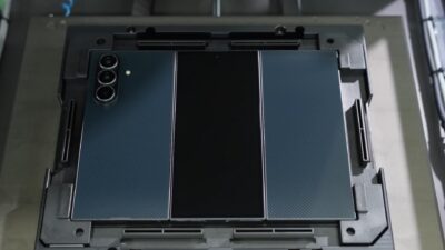 samsung galaxy z trifold assembly process factory