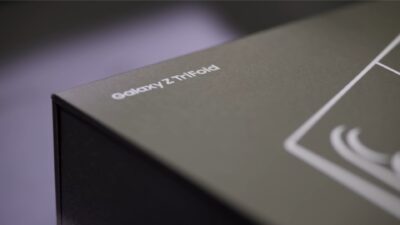 samsung galaxy z trifold box