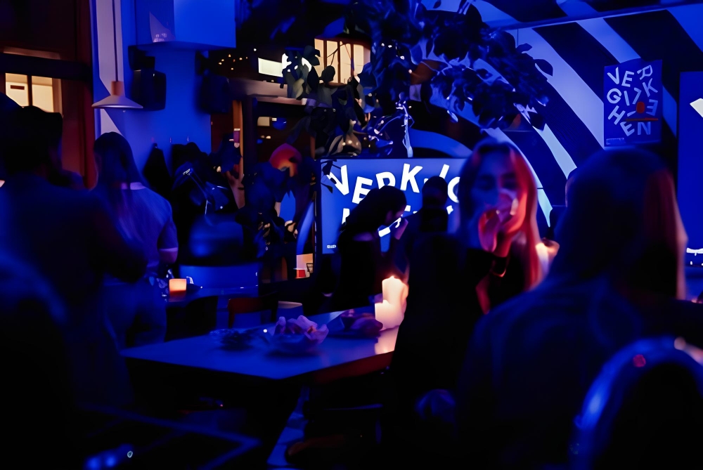 samsung verkligheten pop-up reality tv show bar in lykke nytorget cafeteria in stockholm sweden (02)