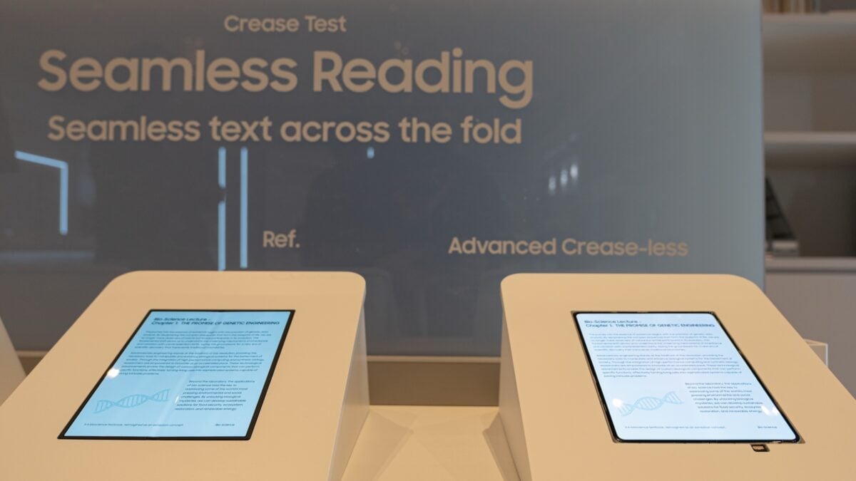 samsung display crease-less foldable oled panel comparison ces 2026