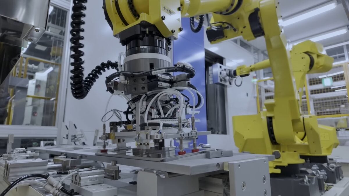 samsung galaxy s24 ultra corning gorilla glass armor assembly robotic arm manufacturing factory