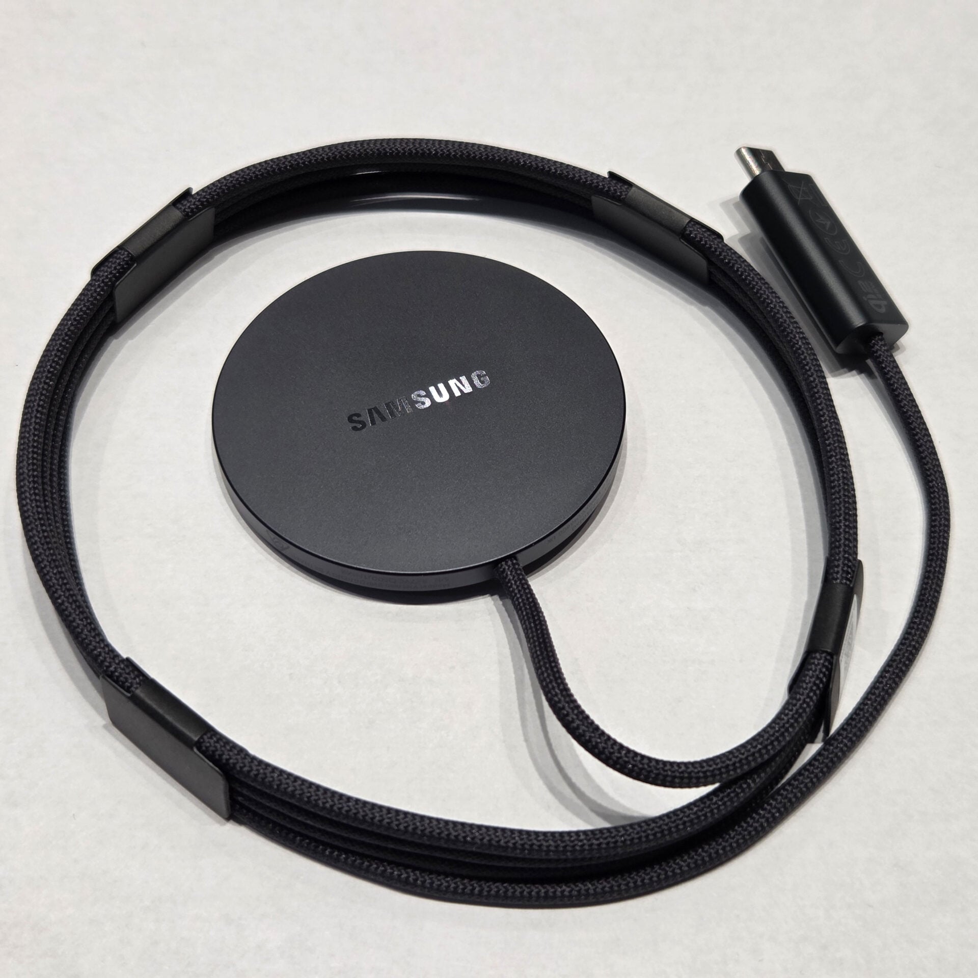samsung-magnetic-wireless-charger-25-watts-2