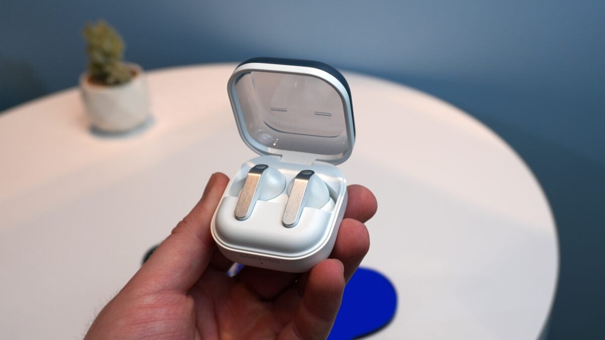 galaxy buds 4 pro in the case