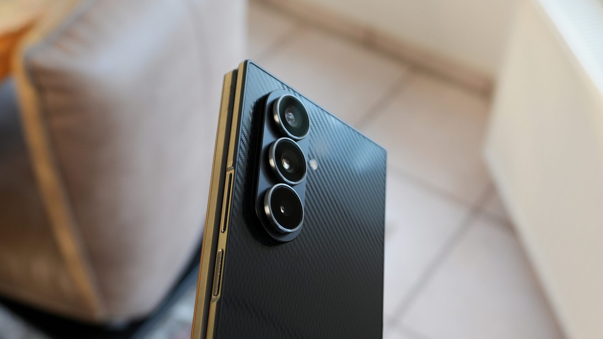 galaxy z trifold camera bump