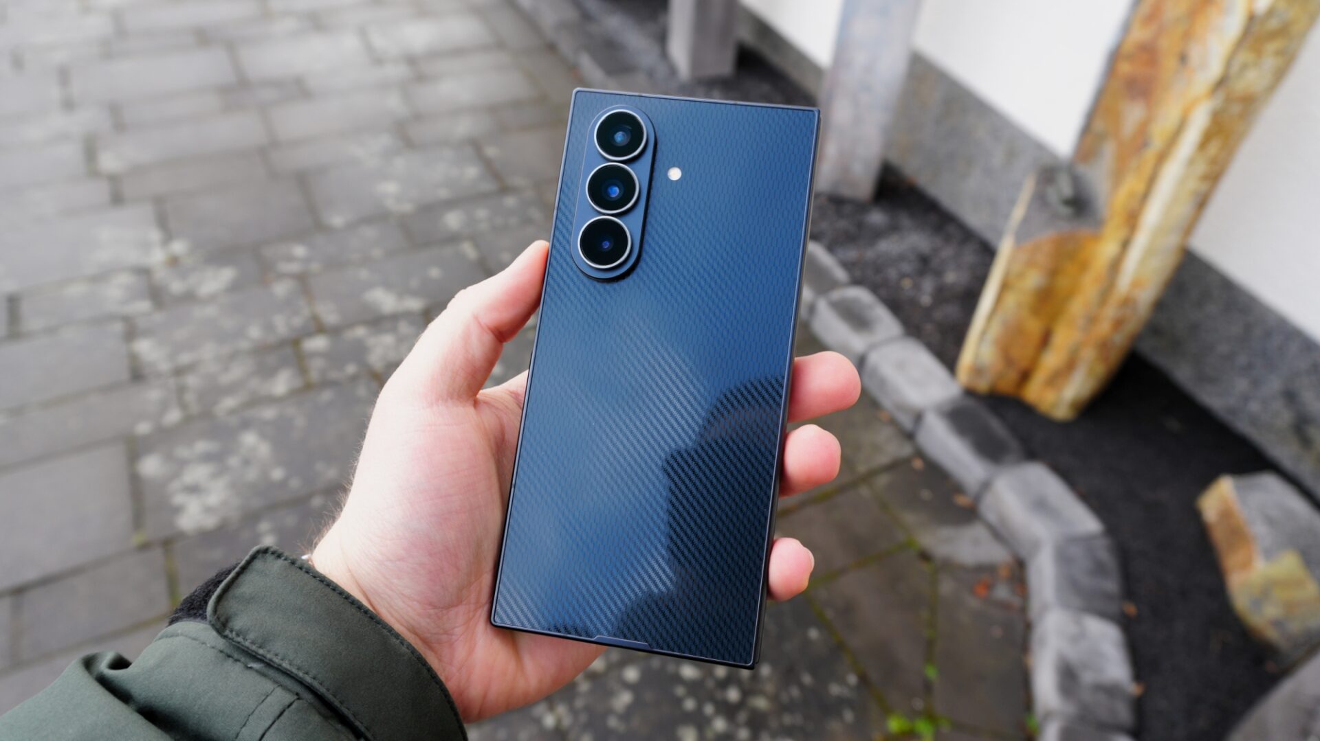 galaxy z trifold review – design