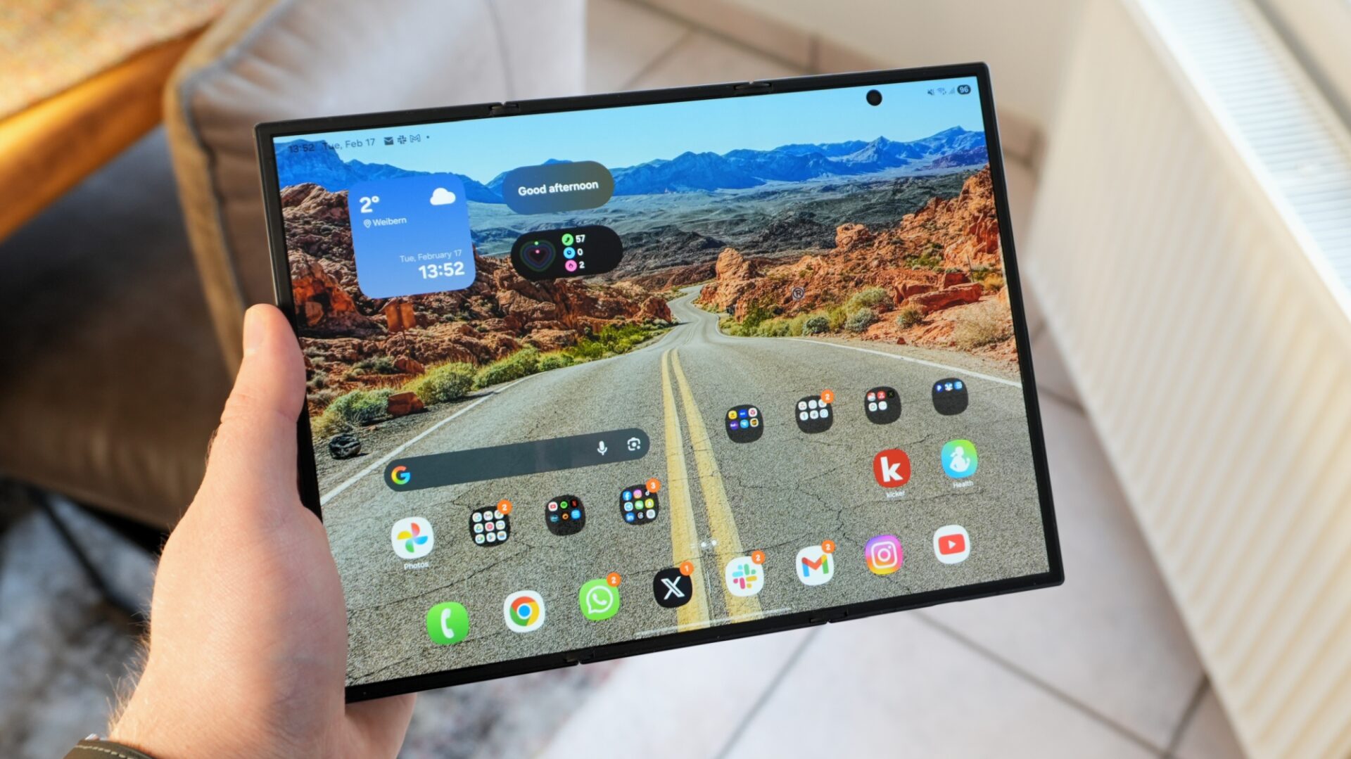 galaxy z trifold review – display