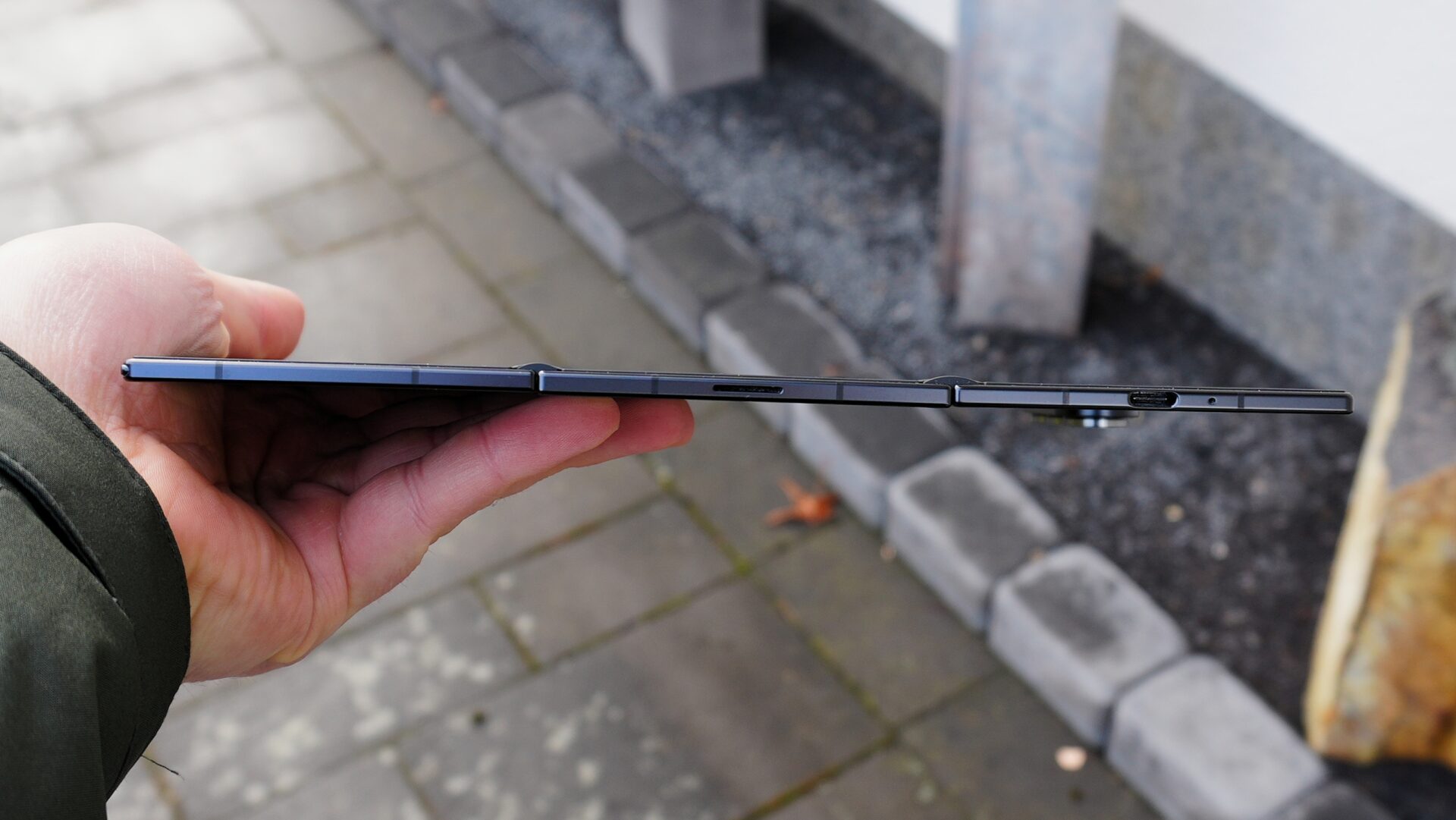 galaxy z trifold thinness