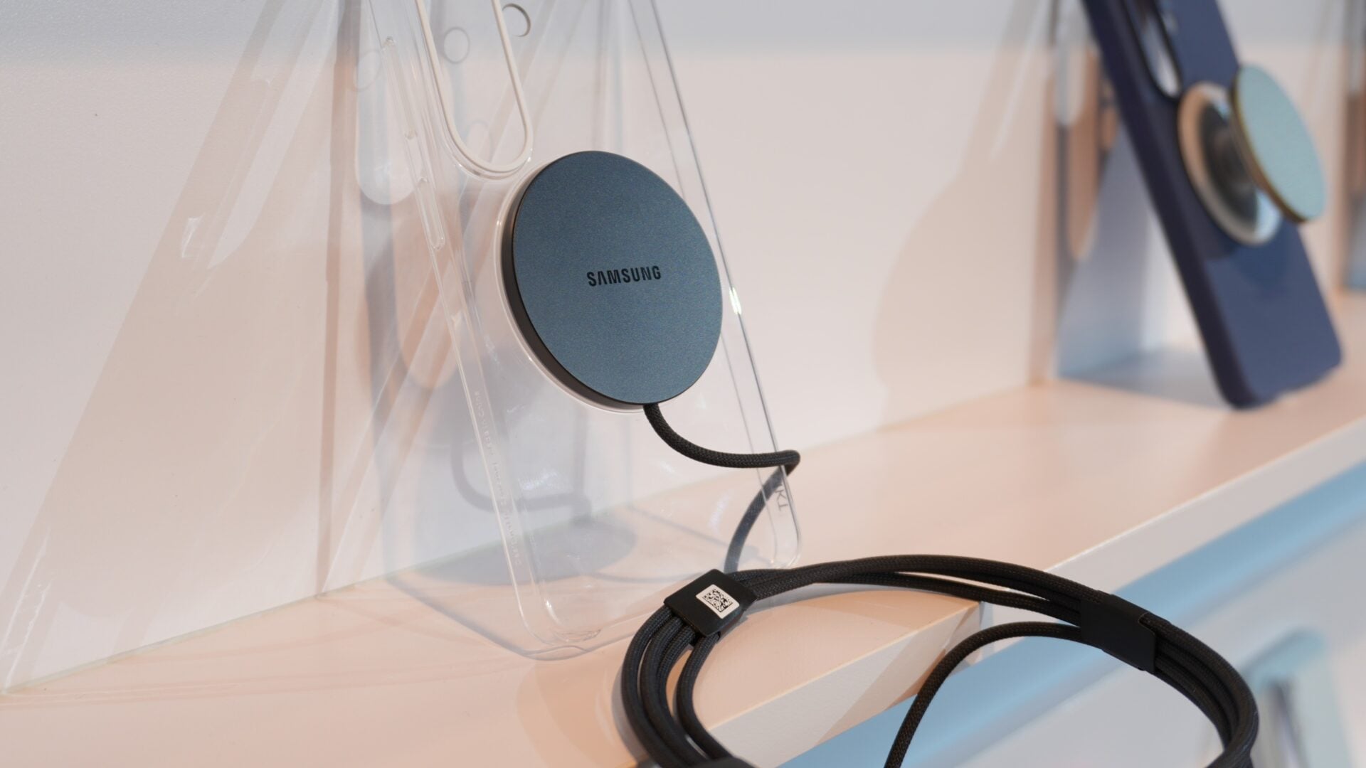 samsung galaxy s26 magnetic clear case qi2.2 25w wireless charger puck