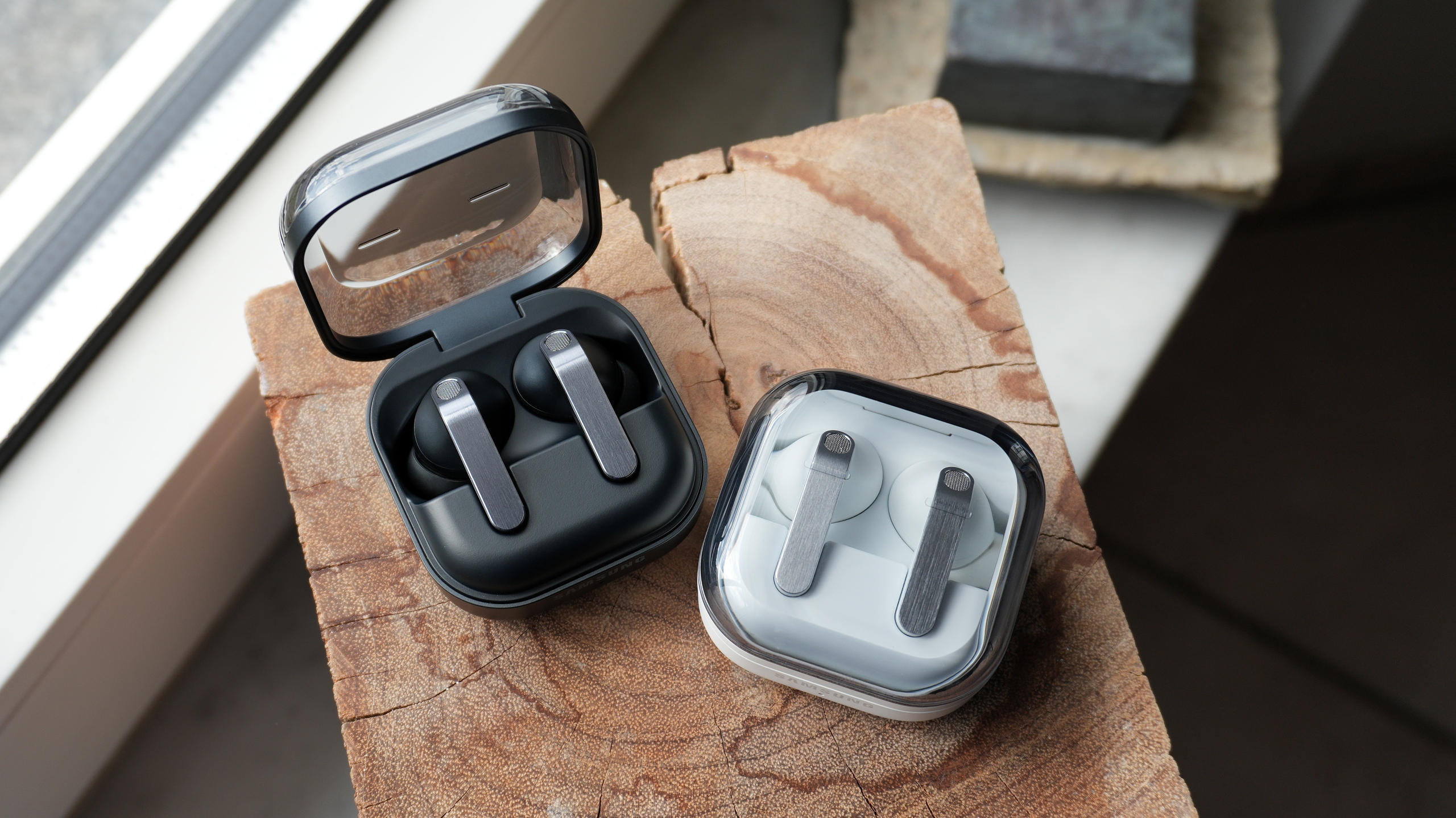 Galaxy Buds 4 and Buds 4 Pro get new instant discounts in the