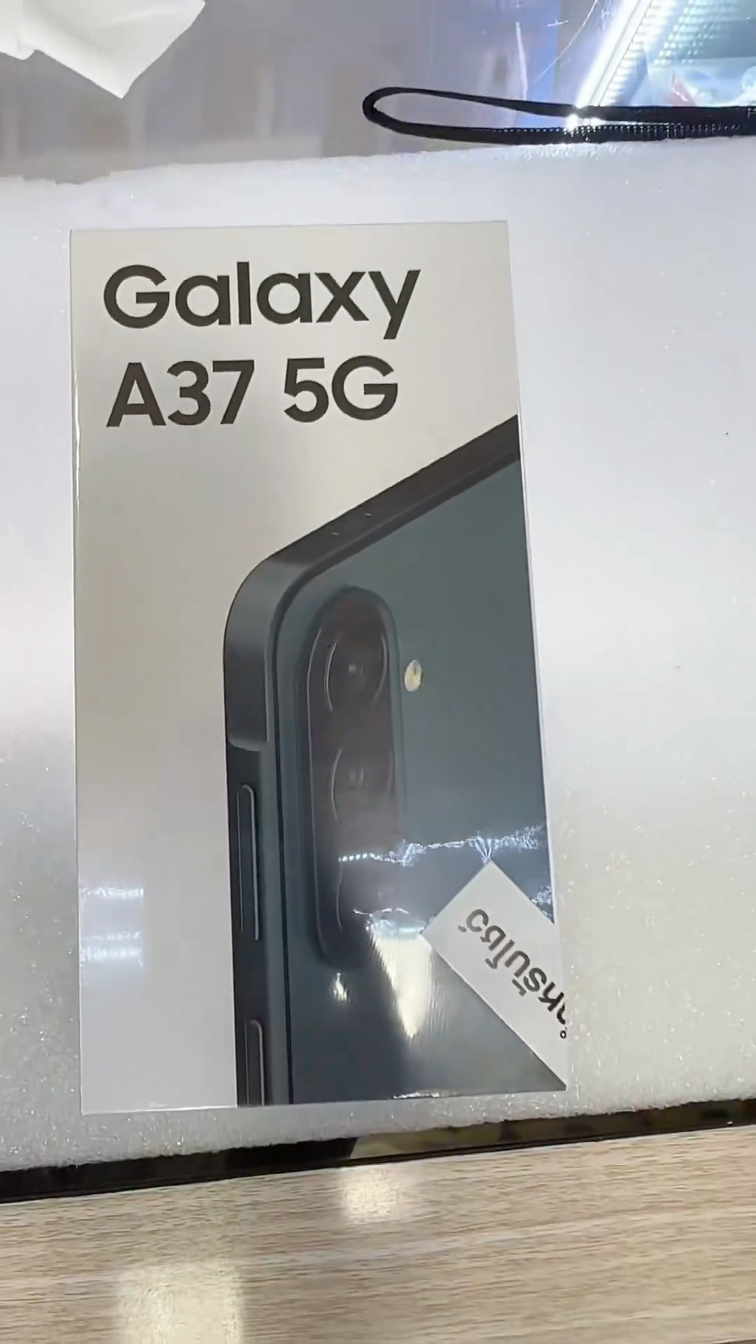 samsung galaxy a37 unboxing video (01)