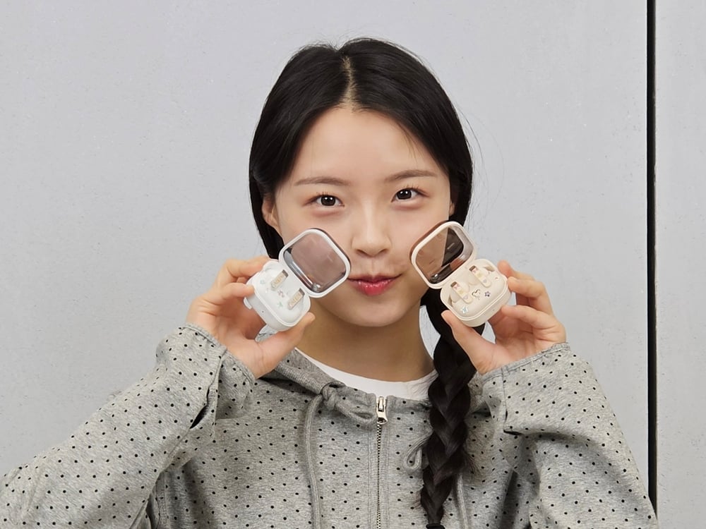 samsung galaxy buds 4 customisation with free stickers (01)