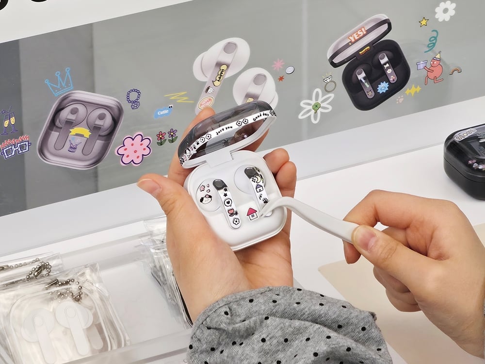 samsung galaxy buds 4 customisation with free stickers (02)