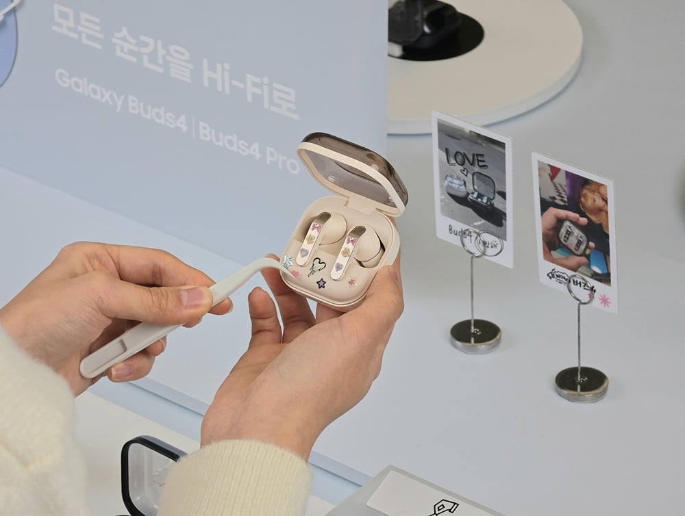 samsung galaxy buds 4 customisation with free stickers (05)