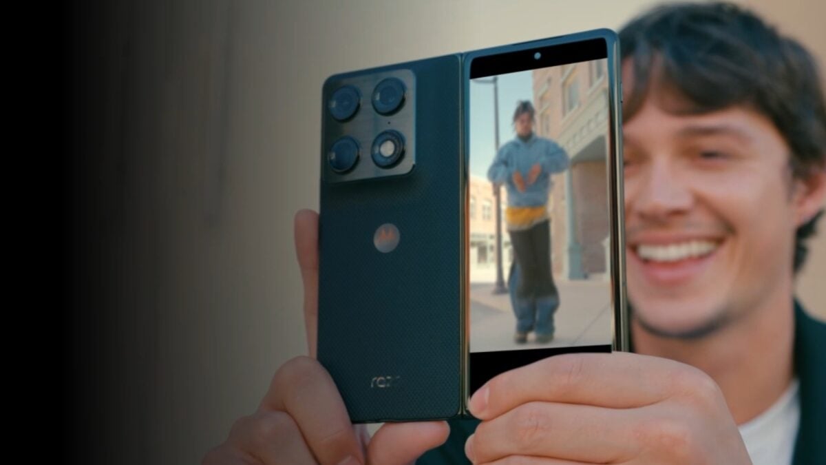 motorola razr fold cameras