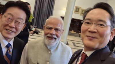 samsung electronics chairman jay y. lee selfie indian prime minister narendra modi galaxy z flip 7 april 2026 india visit