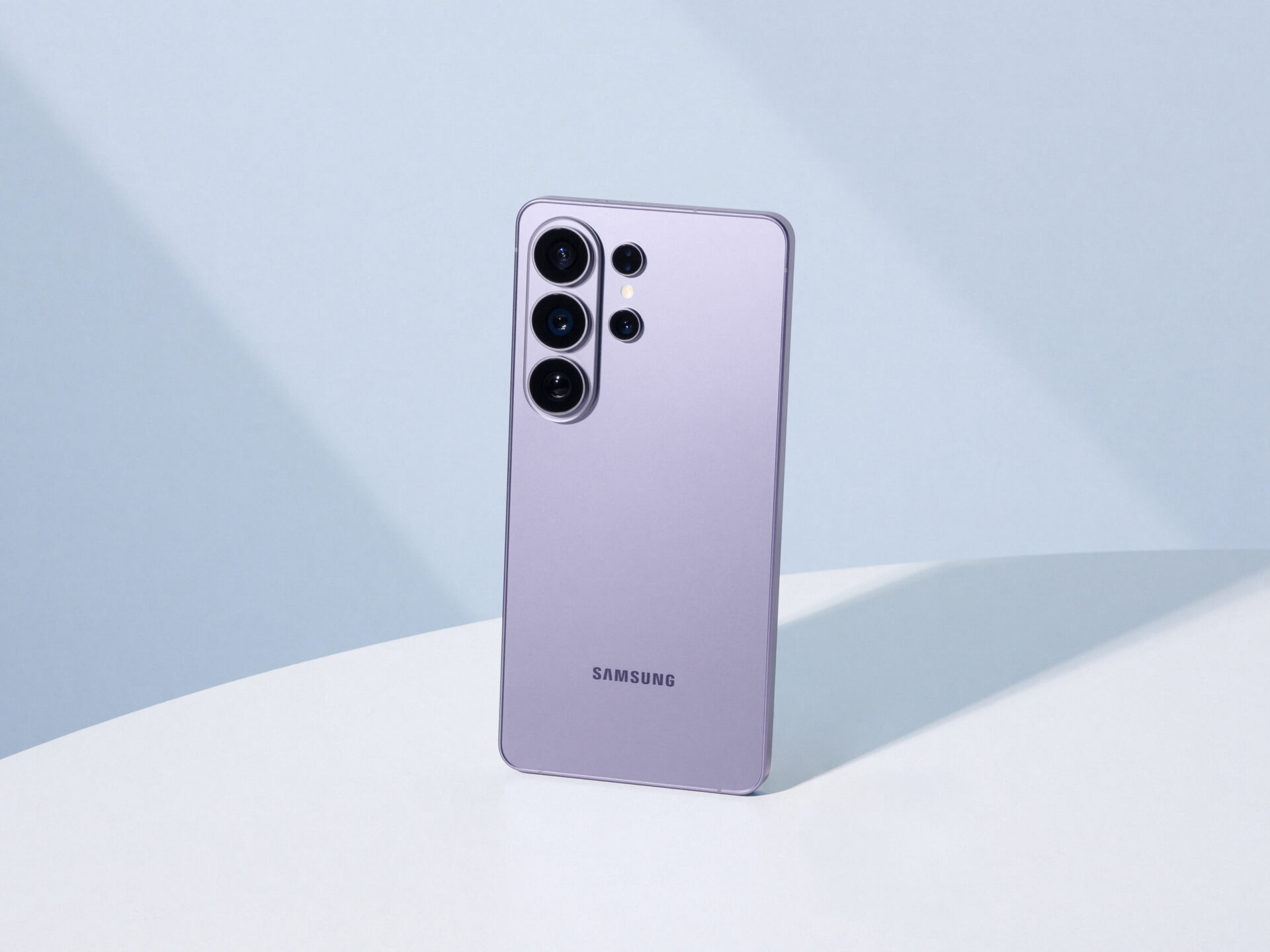 galaxy s26 ultra in cobalt violet