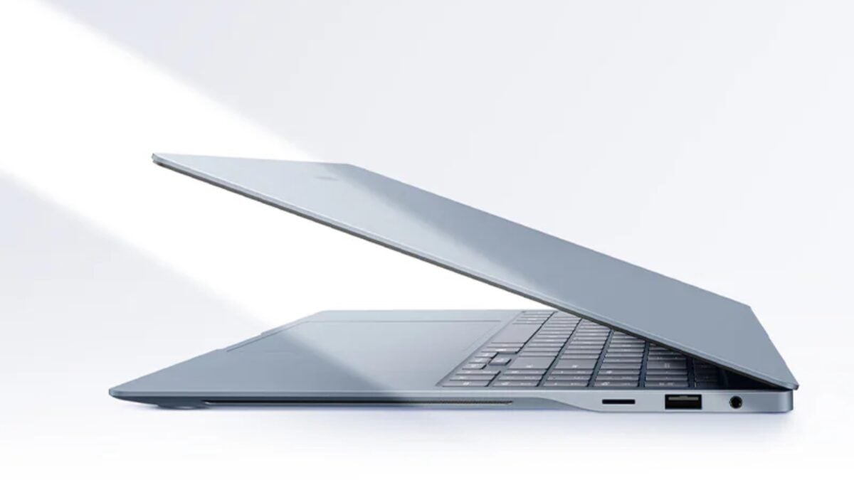 samsung galaxy book 6 edge microsd card slot usb type-a headphone port